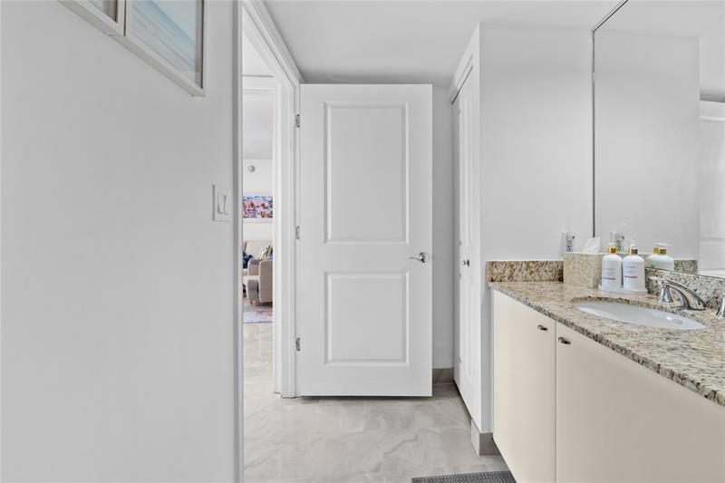 Image 24 of 50 For 610 Las Olas Blvd  721n