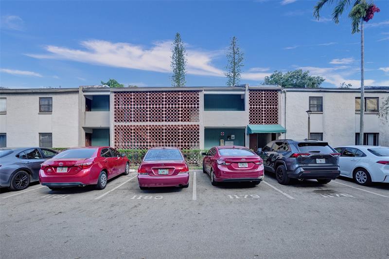 Image 9 of 10 For 4218 Inverrary Blvd  95b