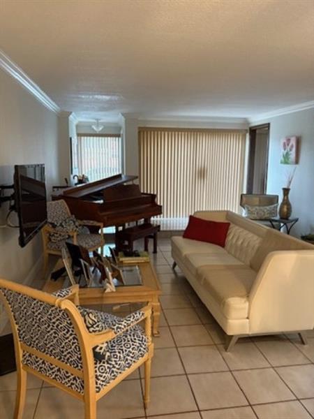 Image 3 of 7 For 6977 115th Pl  E33