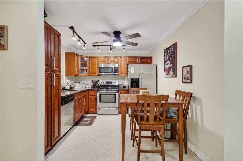 Image 14 of 67 For 19000 Stewart Cir  4