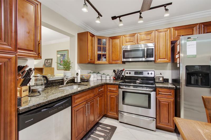 Image 16 of 67 For 19000 Stewart Cir  4