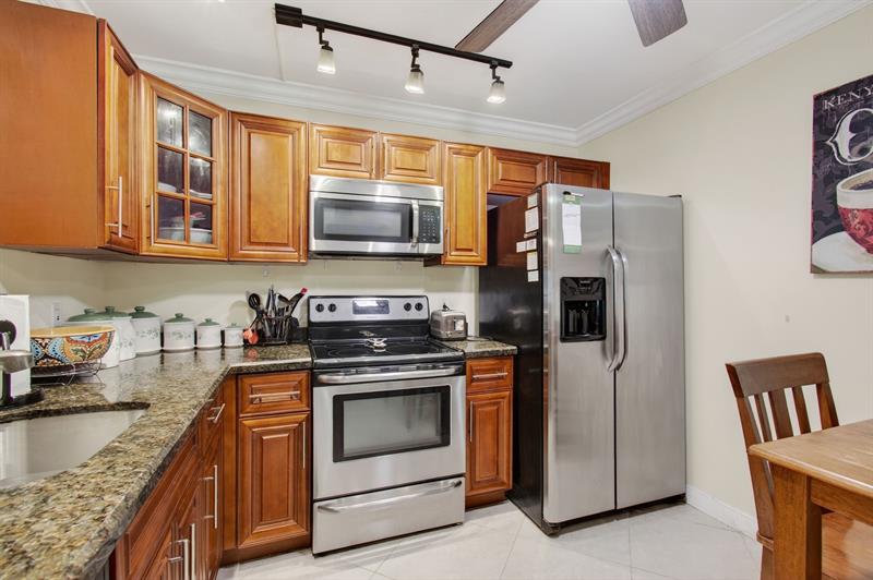 Image 17 of 67 For 19000 Stewart Cir  4