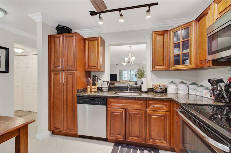Image 18 of 67 For 19000 Stewart Cir  4