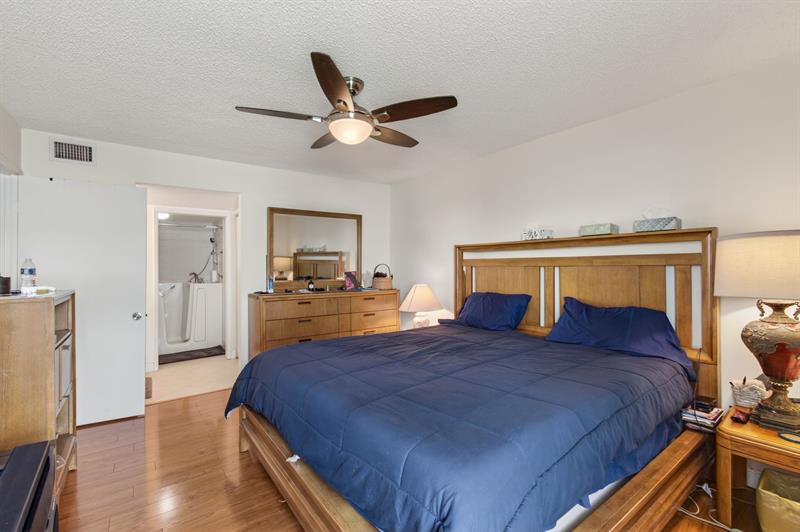 Image 38 of 67 For 19000 Stewart Cir  4