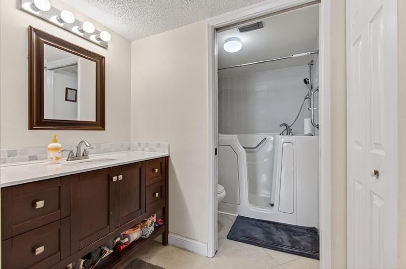 Image 40 of 67 For 19000 Stewart Cir  4