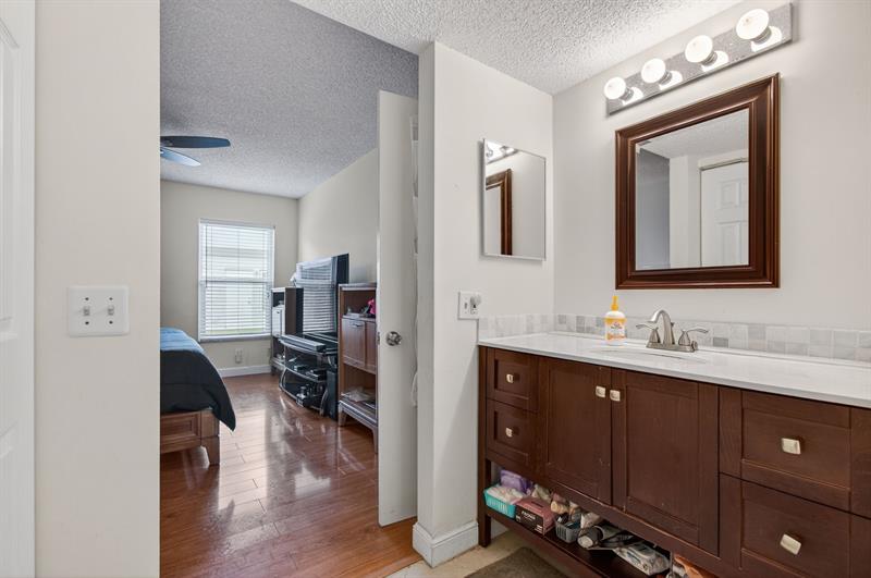 Image 42 of 67 For 19000 Stewart Cir  4