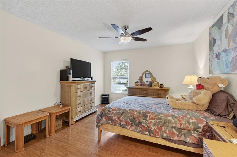 Image 45 of 67 For 19000 Stewart Cir  4