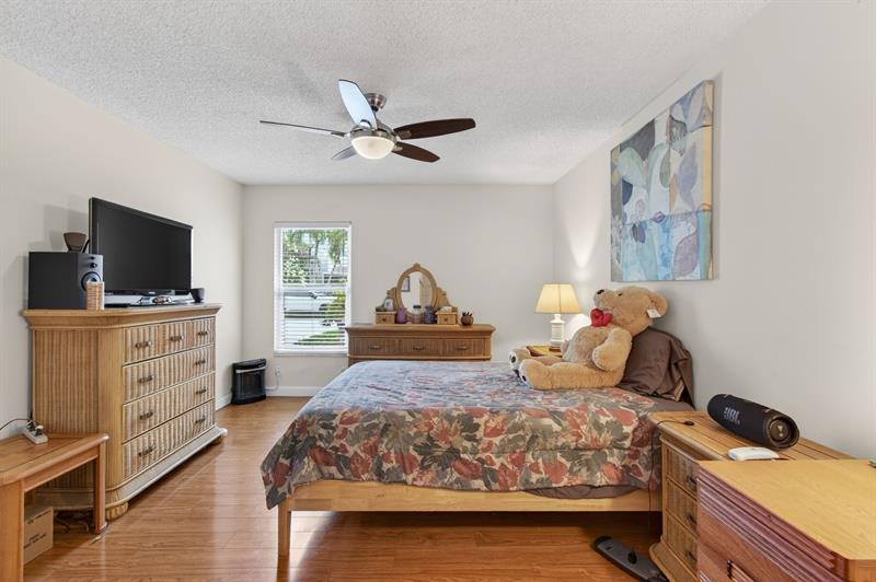 Image 46 of 67 For 19000 Stewart Cir  4