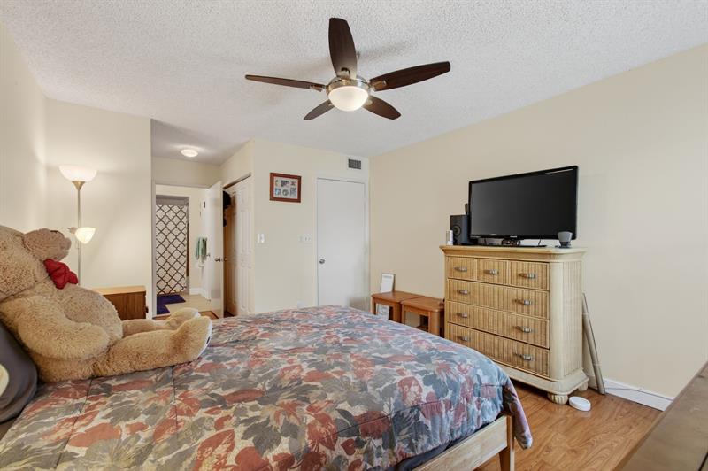 Image 48 of 67 For 19000 Stewart Cir  4