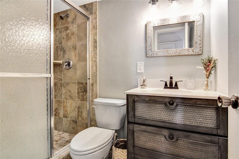 Image 16 of 37 For 4500 Federal Hwy  158g