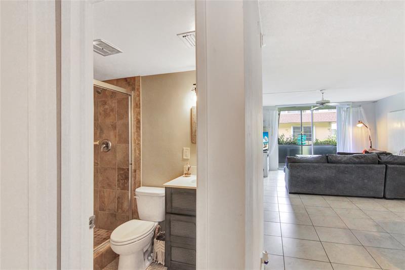 Image 17 of 37 For 4500 Federal Hwy  158g