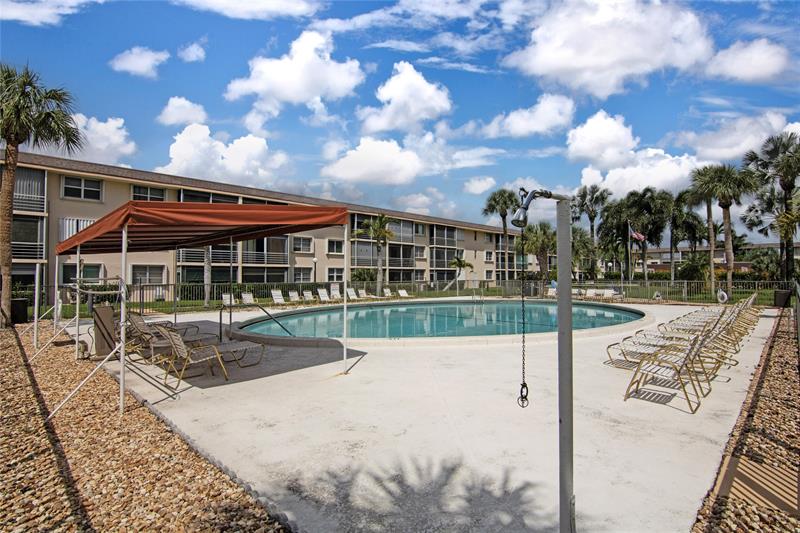 Image 27 of 37 For 4500 Federal Hwy  158g