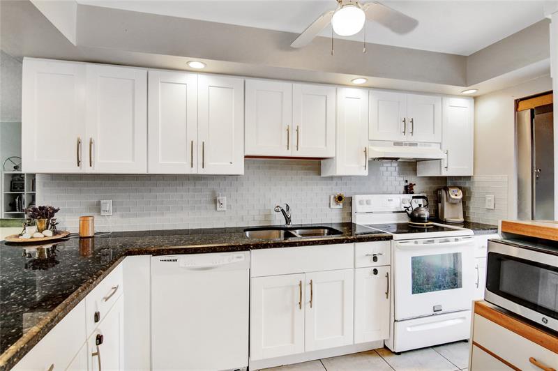 Image 3 of 37 For 4500 Federal Hwy  158g