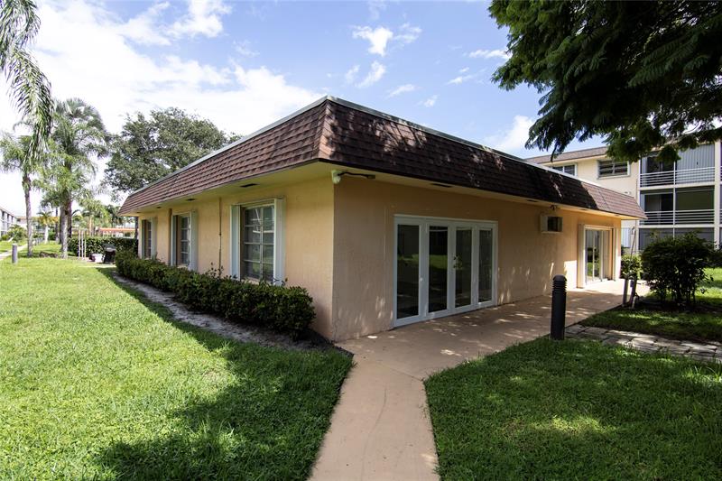 Image 32 of 37 For 4500 Federal Hwy  158g