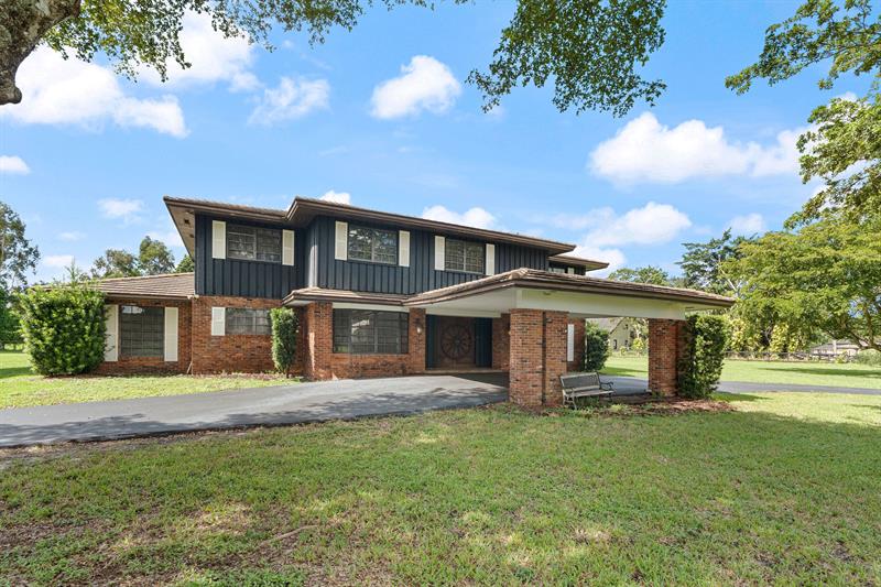 Image 16 of 45 For 5401 Thoroughbred Ln