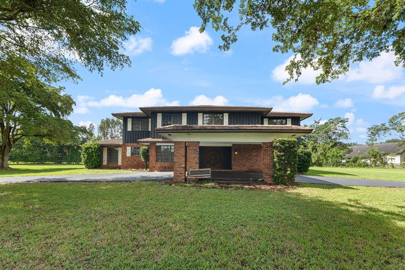 Image 17 of 45 For 5401 Thoroughbred Ln