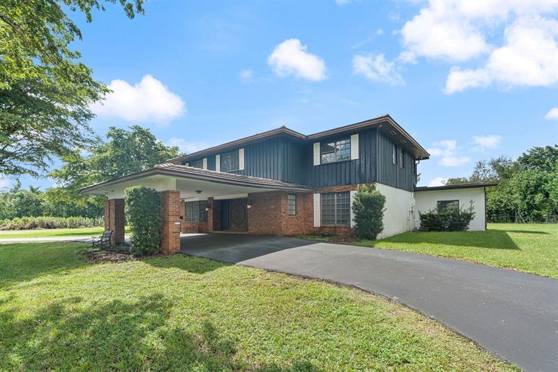 Image 18 of 45 For 5401 Thoroughbred Ln