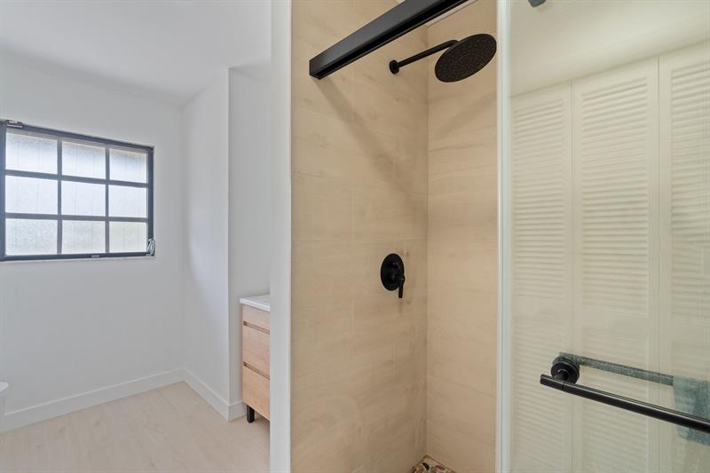 Image 32 of 45 For 5401 Thoroughbred Ln