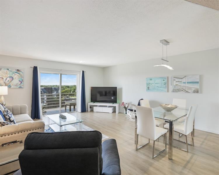 Image 12 of 21 For 4751 21st St  604
