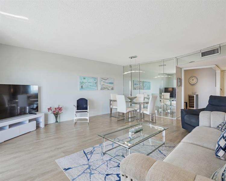 Image 13 of 21 For 4751 21st St  604