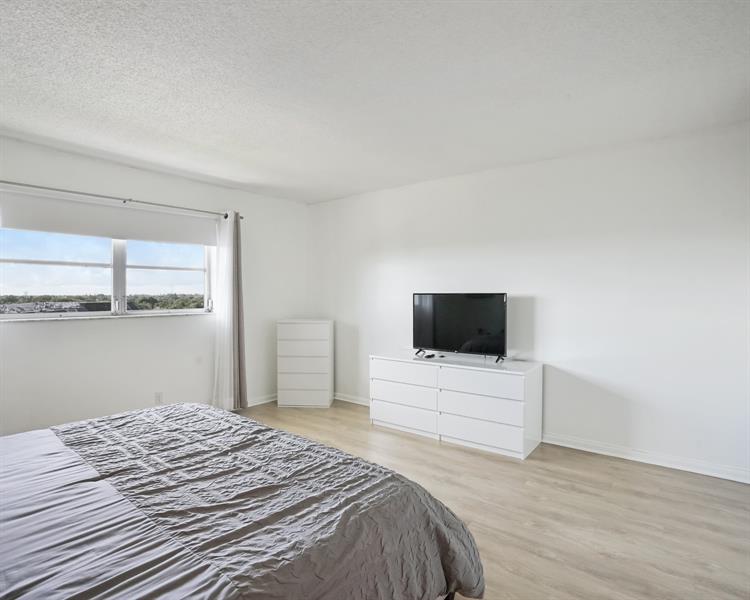 Image 15 of 21 For 4751 21st St  604