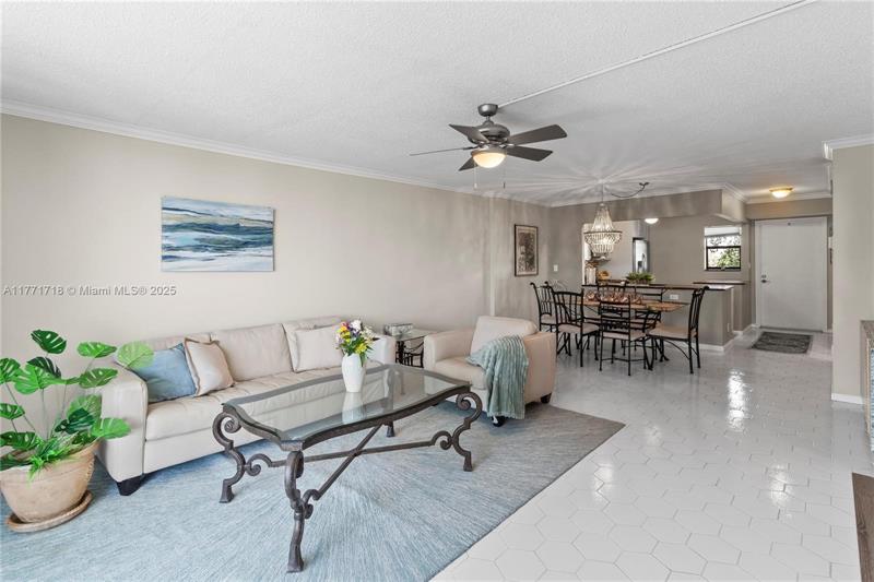 Image 11 of 26 For 4800 Bayview Dr  402