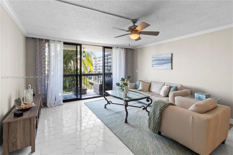 Image 12 of 26 For 4800 Bayview Dr  402