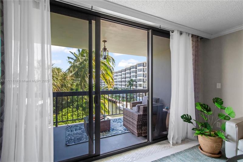 Image 13 of 26 For 4800 Bayview Dr  402