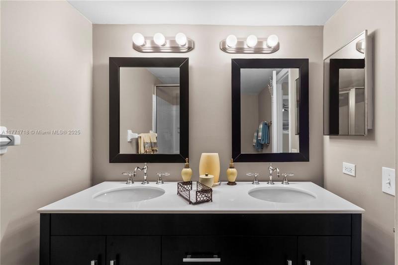Image 15 of 26 For 4800 Bayview Dr  402