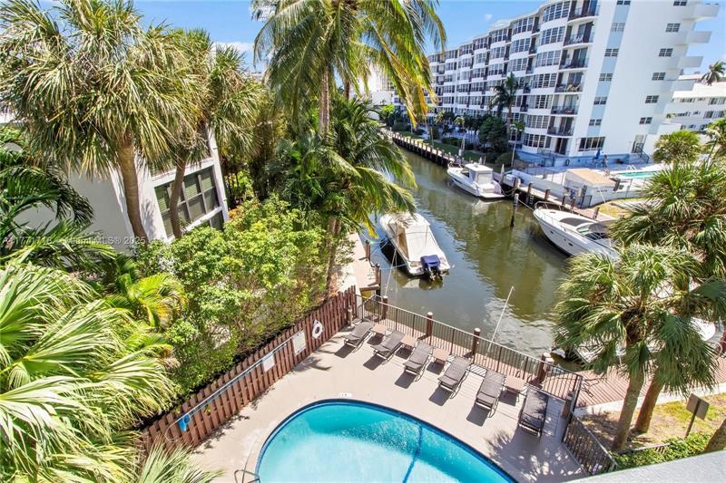 Image 21 of 26 For 4800 Bayview Dr  402