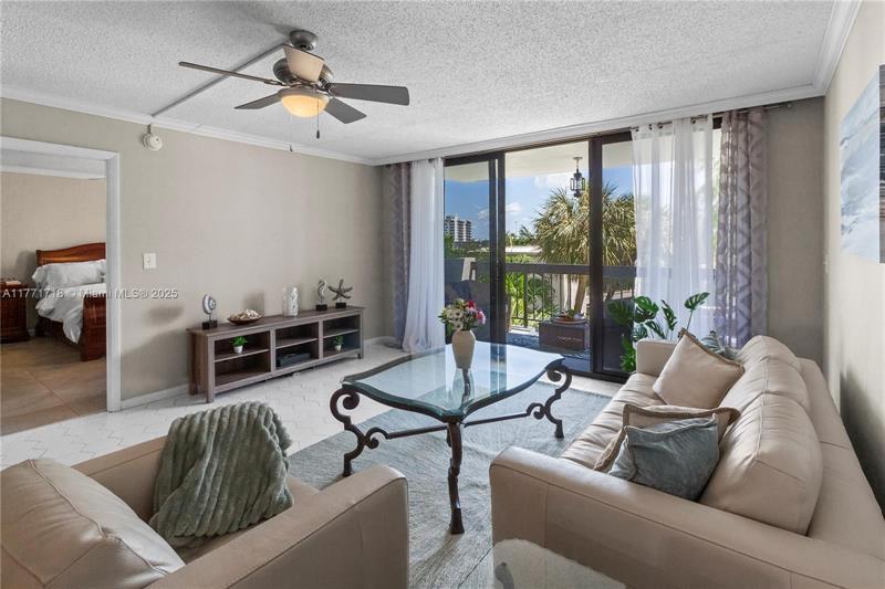 Image 4 of 26 For 4800 Bayview Dr  402