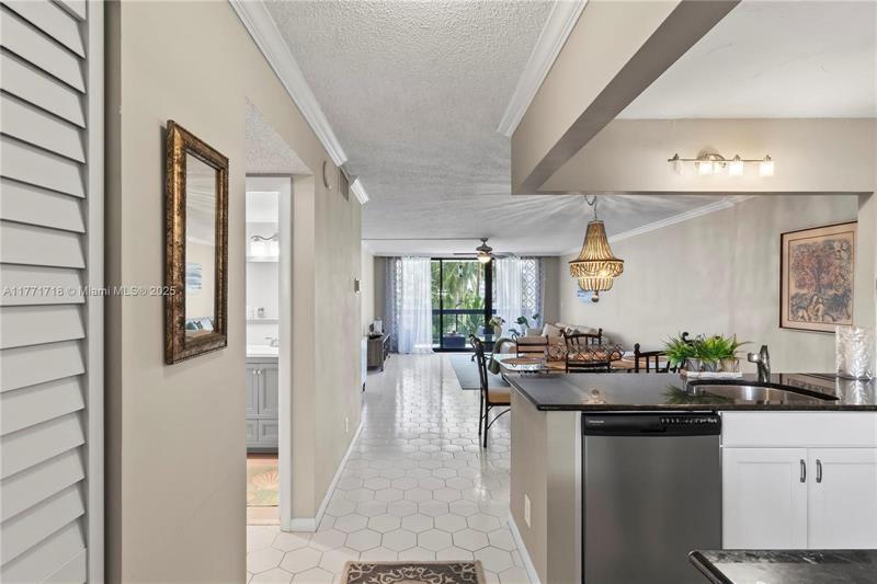 Image 5 of 26 For 4800 Bayview Dr  402