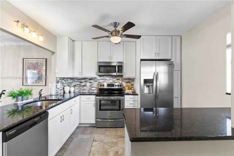 Image 7 of 26 For 4800 Bayview Dr  402