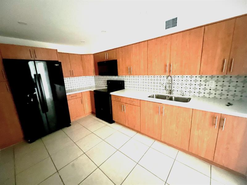 Image 20 of 21 For 7000 186th St  4-325