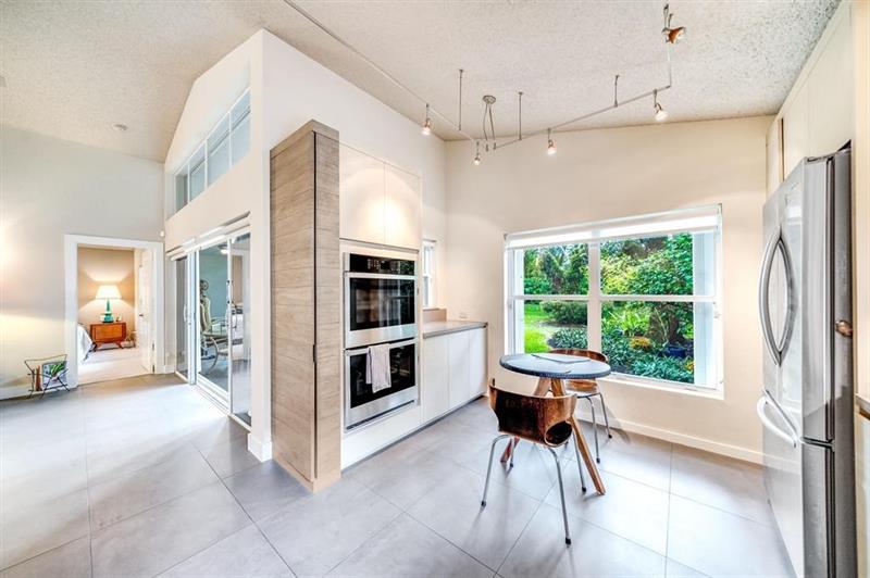 Image 6 of 19 For 7638 Charing Cross Ln