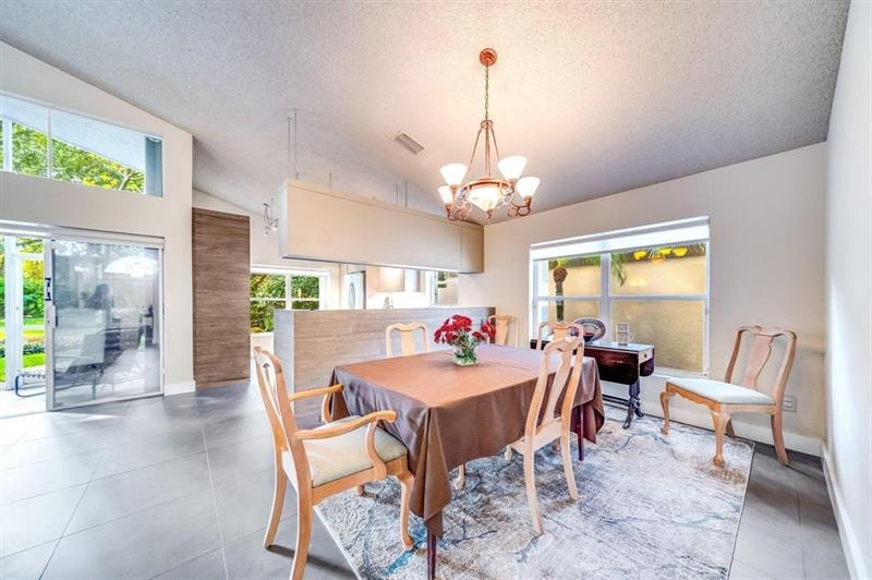 Image 7 of 19 For 7638 Charing Cross Ln
