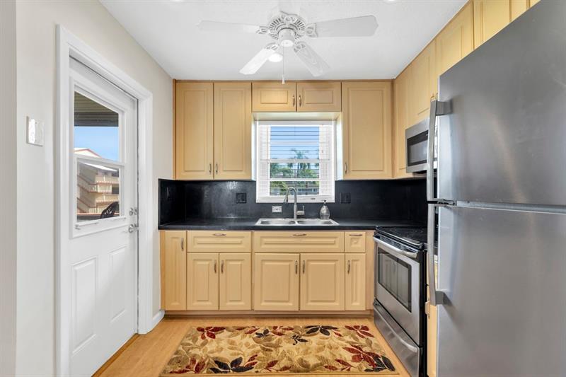 Image 11 of 31 For 5300 Washington St  D206