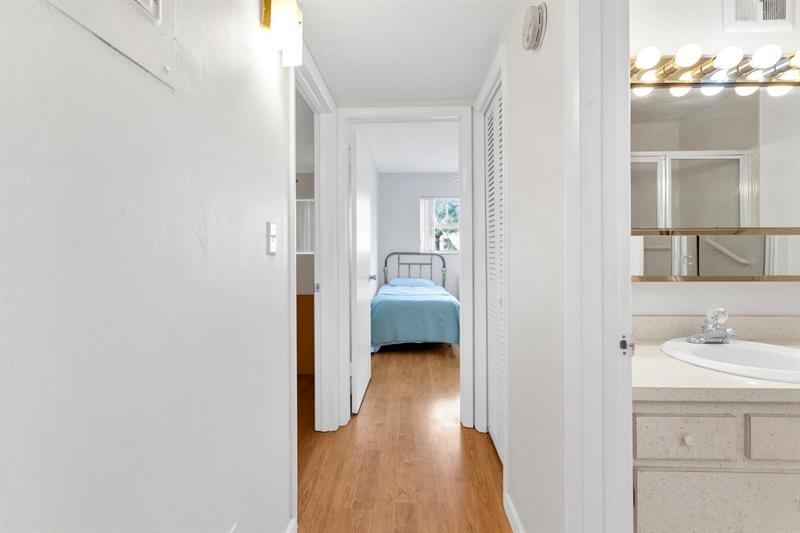 Image 12 of 31 For 5300 Washington St  D206