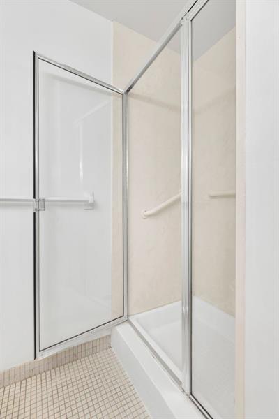 Image 14 of 31 For 5300 Washington St  D206