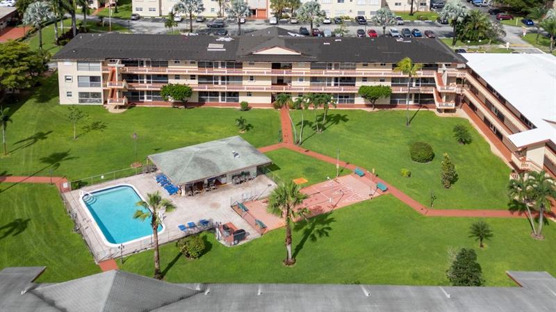 Image 20 of 31 For 5300 Washington St  D206