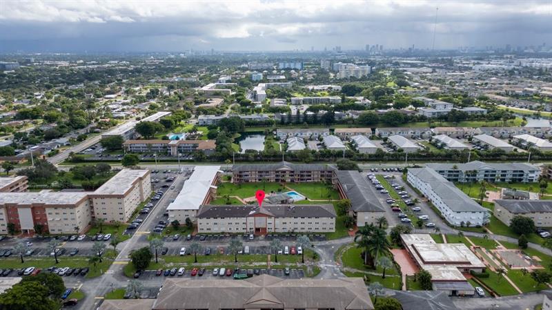 Image 29 of 31 For 5300 Washington St  D206