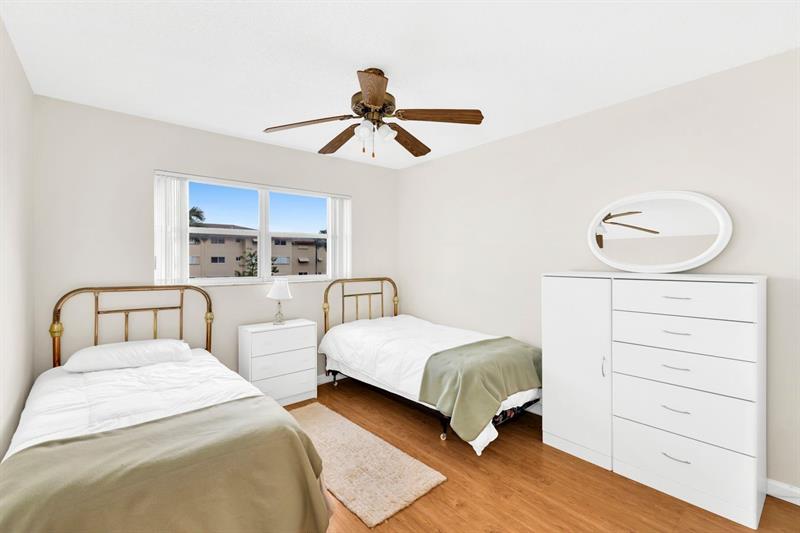 Image 7 of 31 For 5300 Washington St  D206