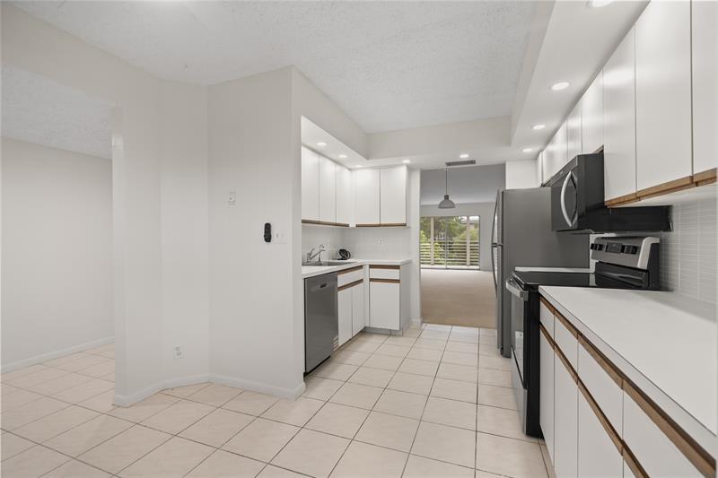 Image 11 of 29 For 1801 Eleuthera Pt  J3