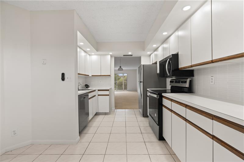 Image 9 of 29 For 1801 Eleuthera Pt  J3