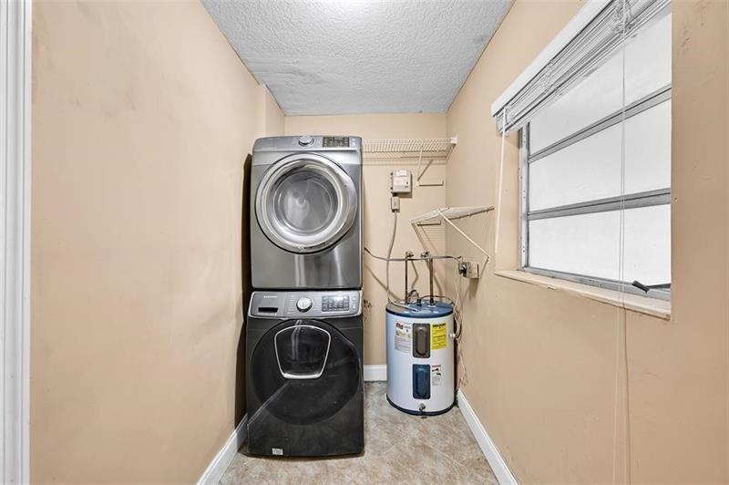 Image 21 of 29 For 1390 39th St