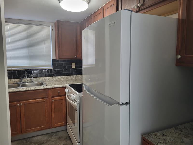 Image 4 of 9 For 1501 Crescent Cir  E43