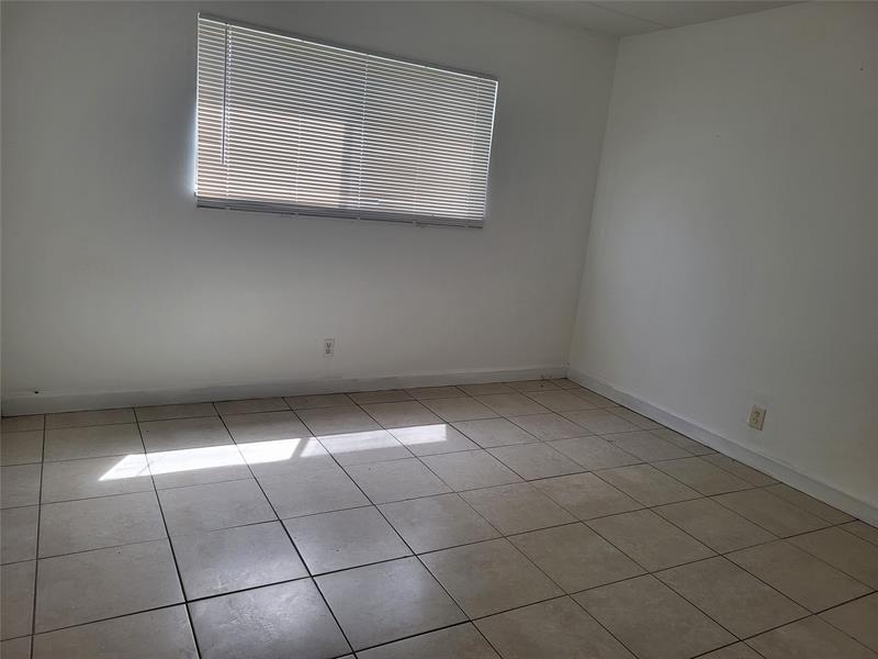 Image 6 of 9 For 1501 Crescent Cir  E43