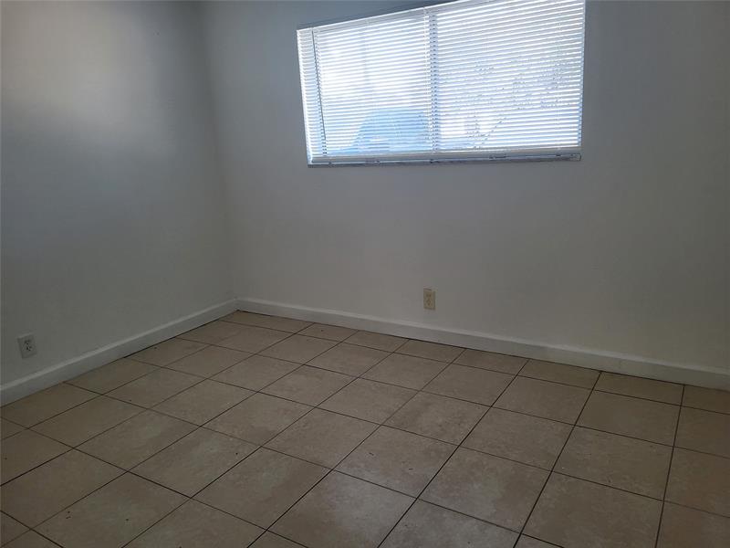 Image 8 of 9 For 1501 Crescent Cir  E43