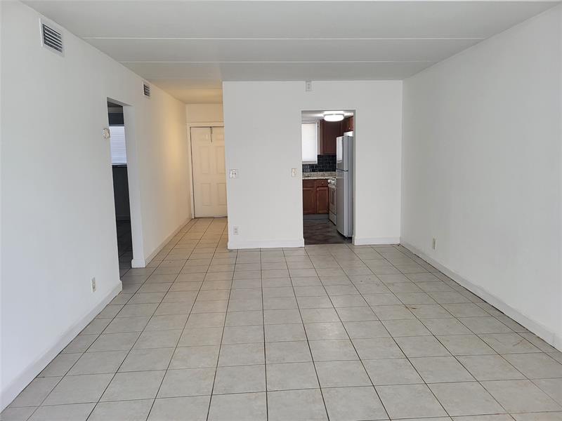 Image 9 of 9 For 1501 Crescent Cir  E43
