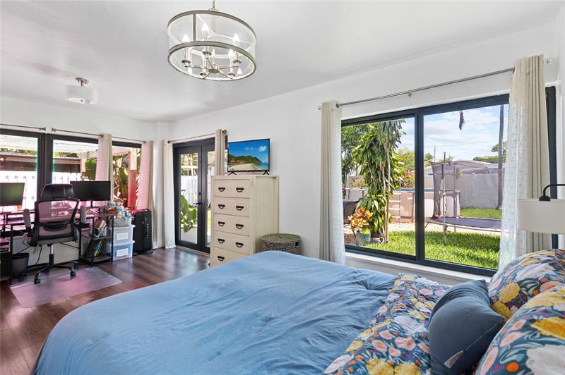 Image 20 of 28 For 336 20th St  